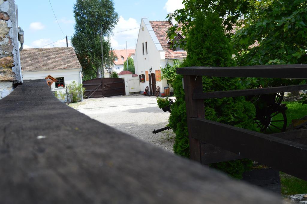 Edvy Malom Fogadó Barokk Udvarház Pápa Exterior foto