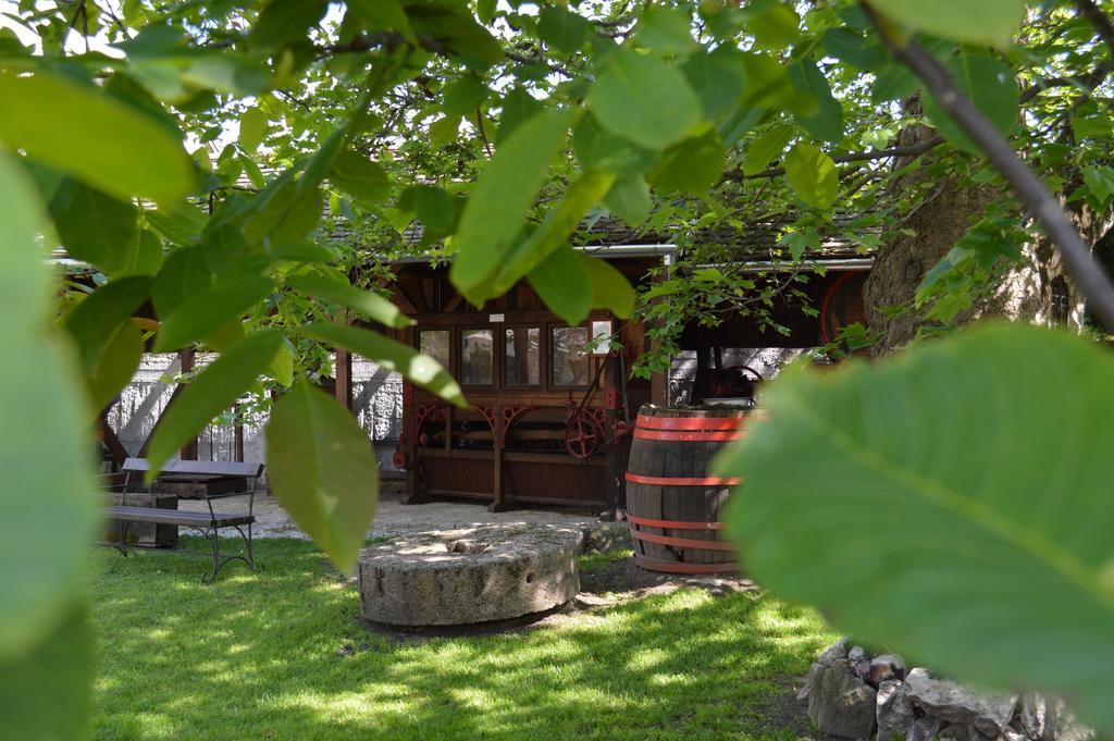 Edvy Malom Fogadó Barokk Udvarház Pápa Exterior foto